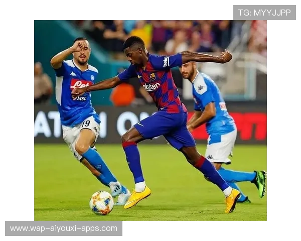 登贝莱边路快如闪电突破防守层